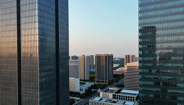 企业信息更新维护中如何选择合适采购对接服务?
